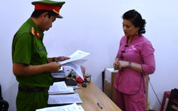 Bé trai bị bảo mẫu ném xuống nền nhà ở Quảng Ngãi đã không qua khỏi 