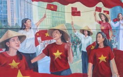 Người dân và du khách ấn tượng với bích họa dài 300m ở TP HCM