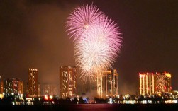 Pháo hoa rực sáng bầu trời Hà Nội mừng Quốc khánh 2-9