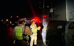 Tài xế lộ vi phạm nồng độ cồn từ việc… chiếu đèn pha