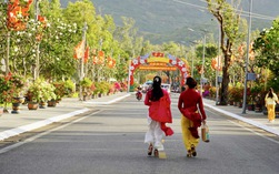 Xúc động đi dưới "Đường cờ Tổ quốc - Đường hoa Côn Đảo"