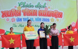 Báo Người Lao Động trao tặng 200 lá cờ Tổ quốc tại xã Tân Nhựt, TPHCM