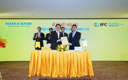 Vừa ra mắt Trung tâm tài chính quốc tế, ngân hàng đầu tiên bắt tay với loạt tổ chức nước ngoài