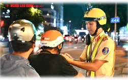 CSGT kiểm tra nồng độ cồn ngay từ Mùng 1 Tết