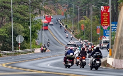 Du khách thong thả rời Đà Lạt sau kỳ nghỉ Tết Nguyên đán