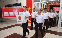 TPHCM: Đồng loạt khai mạc bầu cử sớm, tiễn tàu mang thùng phiếu ra khơi