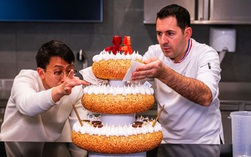 Khi công nghệ trở nên... ngon miệng: Bánh kem có gấu biết nhảy, pin ăn được