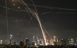 "Vòm Sắt" bất lực trước hỏa lực Iran, Hezbollah, Israel tính phương án mạnh tay?