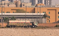 Đại sứ quán Mỹ tại Iraq "trúng tên lửa", tàu chở dầu Mỹ cháy gần Hormuz?