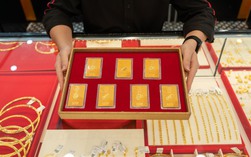 VIDEO: Chuyên gia nêu chiến lược đầu tư vàng, chứng khoán không lo "đu đỉnh"