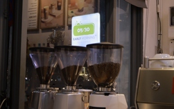 Chuyện rapper đi bán cà phê