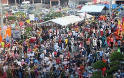 Biển Long Hải ken kín người dự lễ hội Dinh Cô