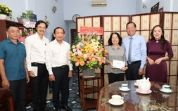 Chủ tịch UBND TP HCM thăm GS-BS Nguyễn Thị Ngọc Phượng và PGS-TS-BS Nguyễn Trường Sơn