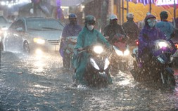 Hứng trận mưa to nhất từ đầu năm, TP Thủ Đức ngập nặng ra sao?