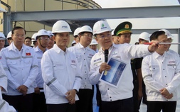 Bí thư Thành ủy TP HCM Trần Lưu Quang dự lễ hạ thủy và gắn biển công trình của Petrovietnam