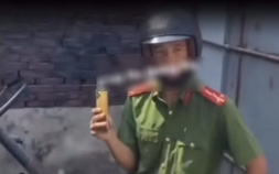 Người đẩy đại úy CSGT vào đầu xe tải từng nhốt công an xã trong nhà