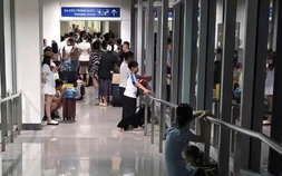 Hành khách bay đêm phản ánh bị "mắc kẹt" ở hành lang sân bay Tân Sơn Nhất