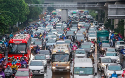 Hà Nội cần làm gì trước khi cấm xe máy chạy xăng trong Vành đai 1?