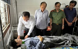 Vụ lật xe khách ở Hà Tĩnh: Bí thư Tỉnh uỷ Nguyễn Duy Lâm trực tiếp đến hiện trường
