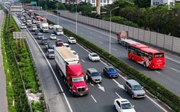 Bộ Công an đề xuất bỏ quy định chỉ được lái xe 48 giờ mỗi tuần