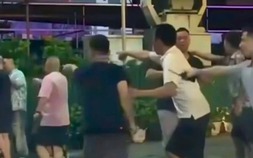 Người phụ nữ bị nhóm đàn ông lạ mặt sàm sỡ, hành hung trước quán karaoke lên tiếng