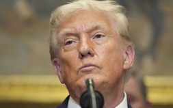 Tổng thống Donald Trump điều 2 tàu ngầm hạt nhân đến gần Nga