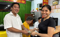 Hơn 100 hộ dân ở một phường tại TP HCM đi nhận tiền Quốc khánh trong đêm