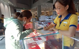Giá vàng hôm nay 8-8: Bứt phá mạnh mẽ, chạm đỉnh hai tuần