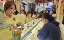 Đằng sau cú sập của vàng, bạc: Dự báo đỉnh 6.400 USD/ounce cho giá vàng năm nay