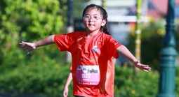 Các cung bậc cảm xúc của runner nhí Giải half-marathon "Tự hào Tổ quốc tôi"