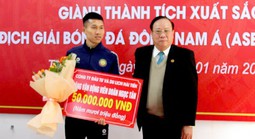 Thanh Hóa "thưởng nóng" cầu thủ Doãn Ngọc Tân 300 triệu đồng