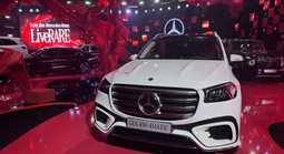 Xe sang ế ẩm, nhà phân phối gặp khó