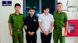 Bắt 2 đối tượng mua pháo nổ về đón Tết