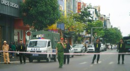 Cảnh sát ngăn đường vào khu tiệm vàng lớn nhất xứ Thanh