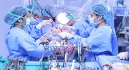 Chia lá gan trong ổ bụng, hồi sinh hai cuộc đời