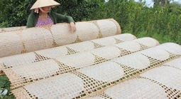 Về Phú Hòa Đông, nghe chuyện bánh tráng đi muôn nơi