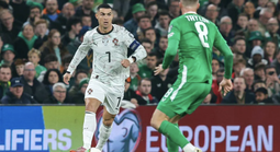 Ronaldo nhận thẻ đỏ sốc, Bồ Đào Nha thua tan tác ở Ireland
