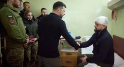 Nga tăng sức ép, tổng thống Ukraine đến tiền tuyến