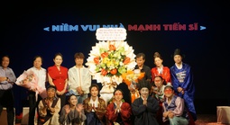 Nghệ sĩ Hàn Quốc diễn kịch hài dân gian, khán giả và nghệ sĩ TP HCM thích thú