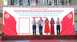 Trường CĐ ngoài công lập duy nhất nhận bằng khen của Bộ GD- ĐT về thành tích xuất sắc