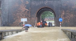 Vì sao miền Trung lại mưa lớn, có vượt kỷ lục của đợt mưa hồi cuối tháng 10?