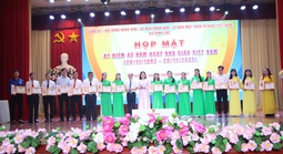 Tôn vinh nhiều nhà giáo tiêu biểu nhân ngày Nhà giáo Việt Nam