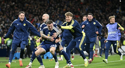 Thắng nghẹt thở Đan Mạch, "ngựa ô" Scotland góp mặt  World Cup sau 28 năm