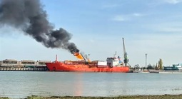 Tàu chở dầu Thổ Nhĩ Kỳ trúng UAV ở cảng của Ukraine trên biển Đen