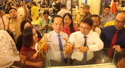 Khai mạc Lễ hội ẩm thực cua Cà Mau với 100 gian hàng đặc sản