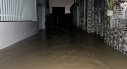 Nha Trang lũ chồng lũ, ngập nặng trong đêm