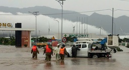 Mưa lớn trở lại, hơn 6.000 công nhân KCN Du Long tiếp tục nghỉ việc tạm thời