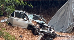 Lâm Đồng: Xe container lật đè trúng xe con, 5 người bị thương