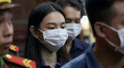 Bị cáo Nguyễn Thúc Thùy Tiên khai các bước đi đều hỏi "giám đốc Dung"