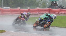 Vĩnh Long: Mưa gió không cản nổi khán giả đến cổ vũ các tay đua tranh tài